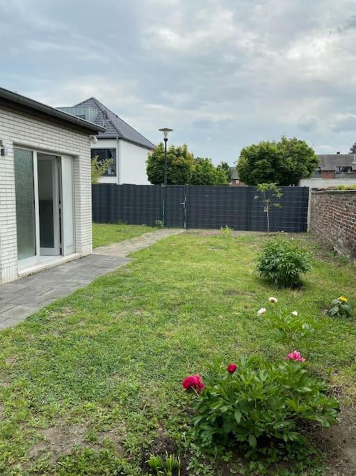 Charmante Gartenwohnung Mit Privatem Grossen Garten Köln Eksteriør bilde