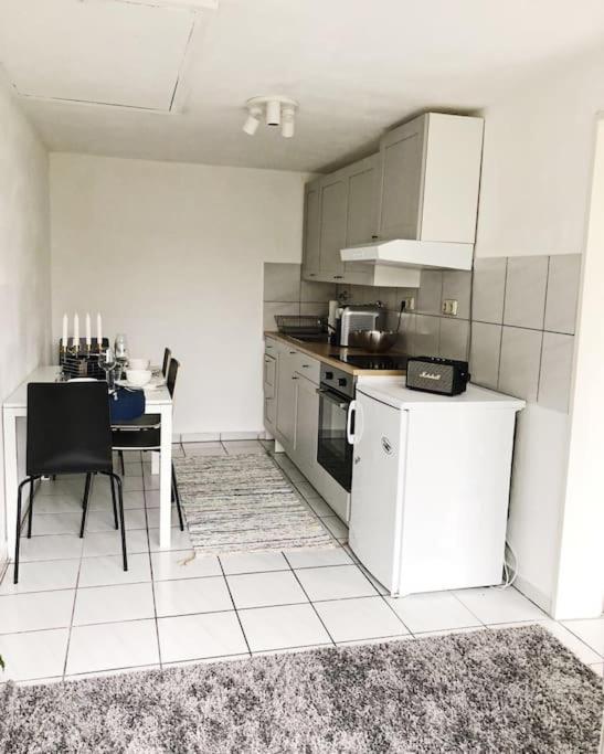 Charmante Gartenwohnung Mit Privatem Grossen Garten Köln Eksteriør bilde